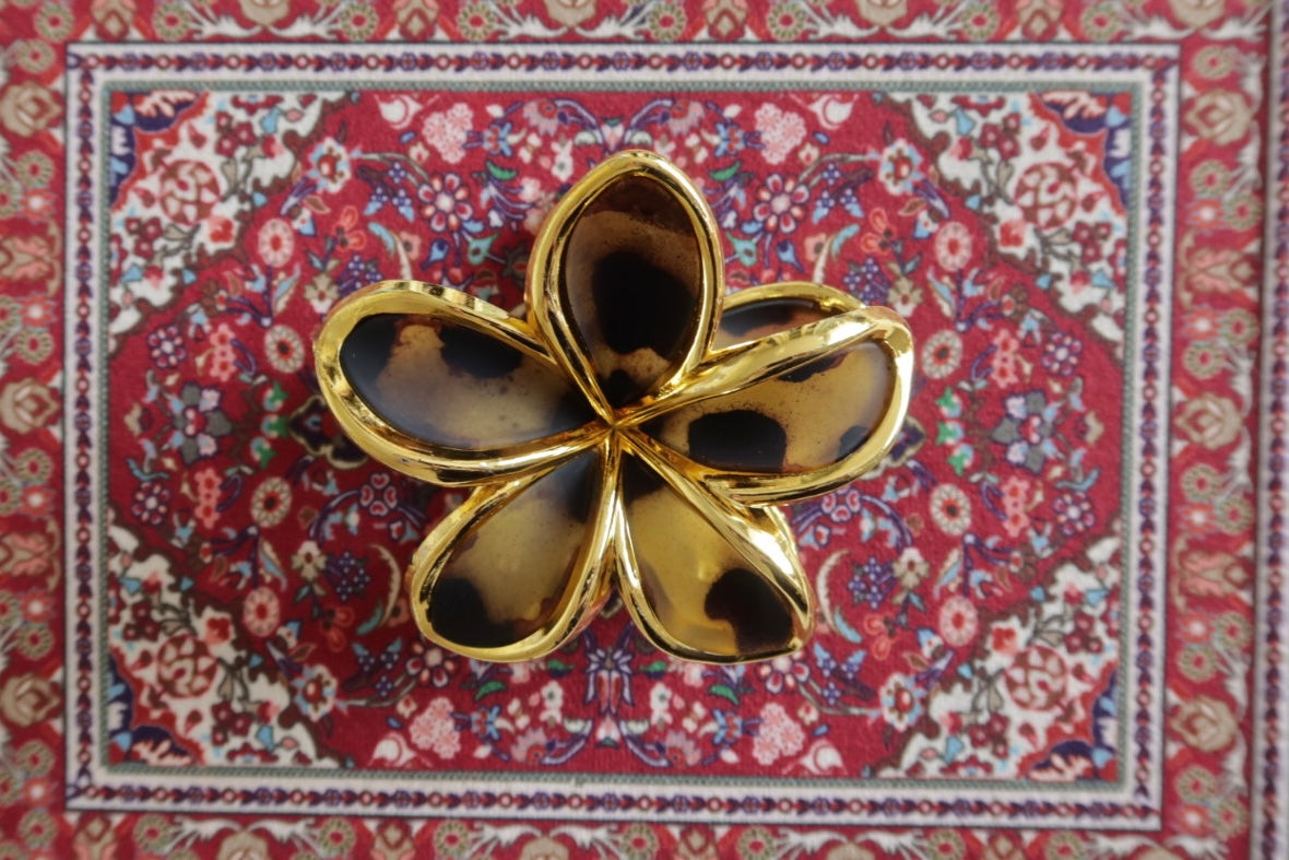 Pince à fleur léopard jaune
